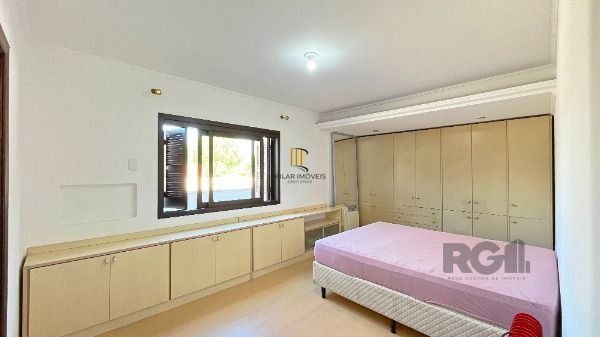 Casa 4 dormitórios no bairro Camaquã