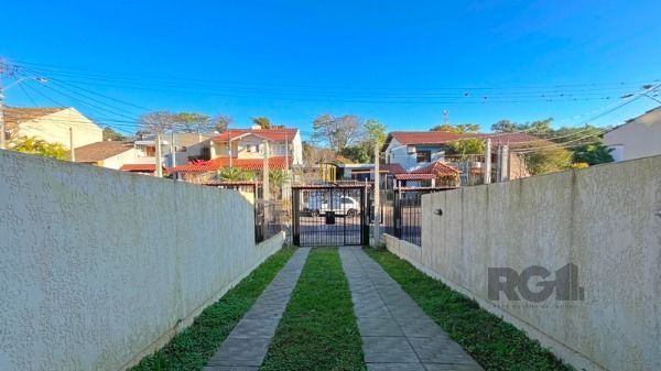 Casa para Venda - 79m², 2 dormitórios, sendo 2 suites, 2 vagas - Portal do Guarujá