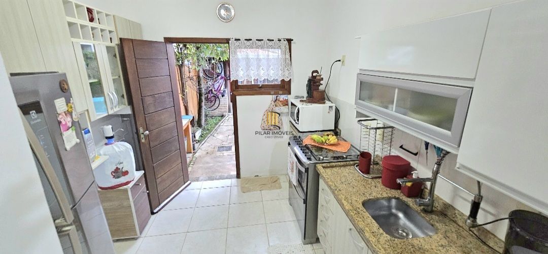 EXCELENTE Sobrado com 4 dormitórios sendo um no andar térreo, no Residencial Lagos de Nova Ipanema.