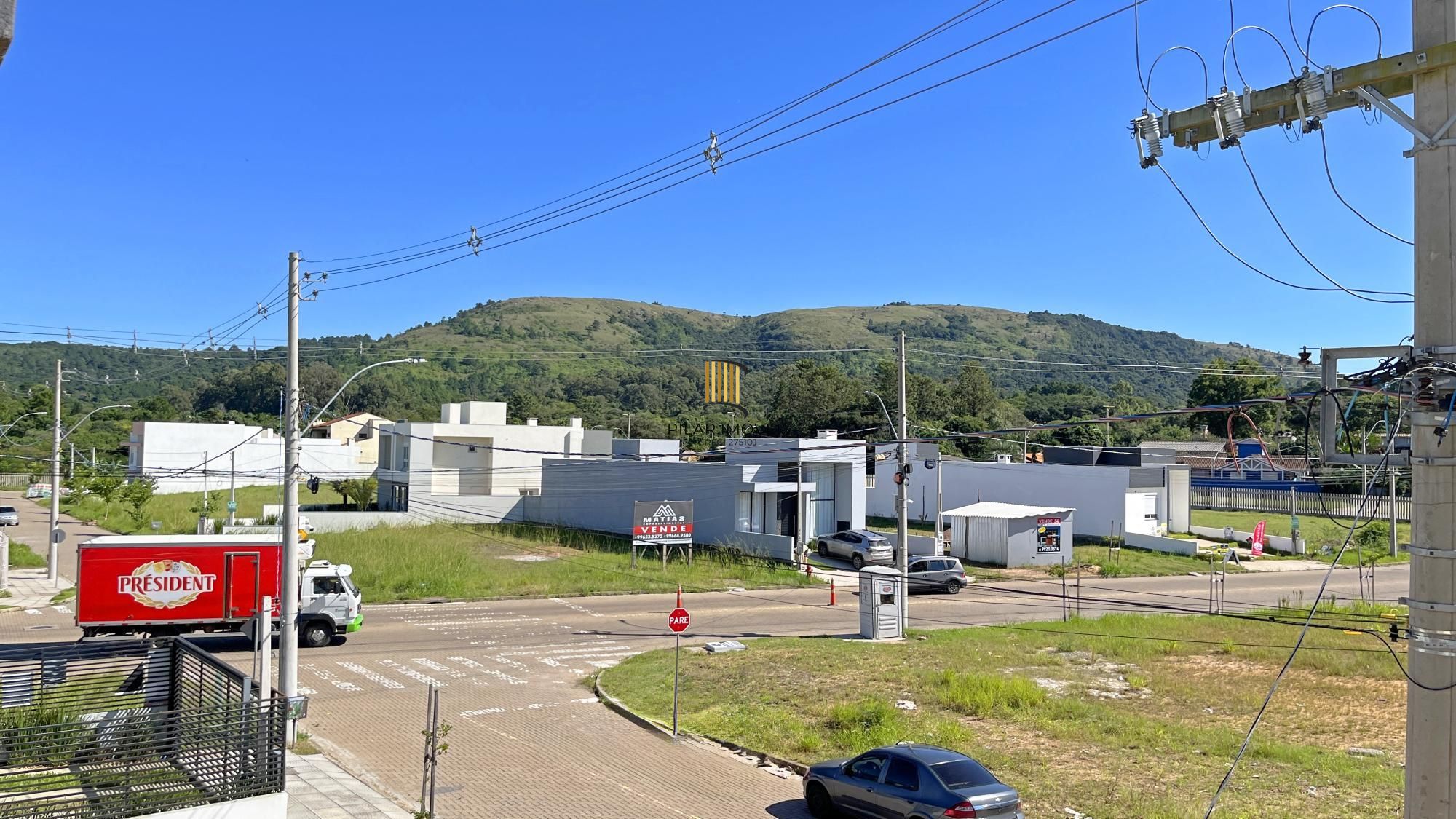 Casa em Porto Alegre, no bairro Hípica, com 3 dormitório(s), e 3 banheiros, à venda.