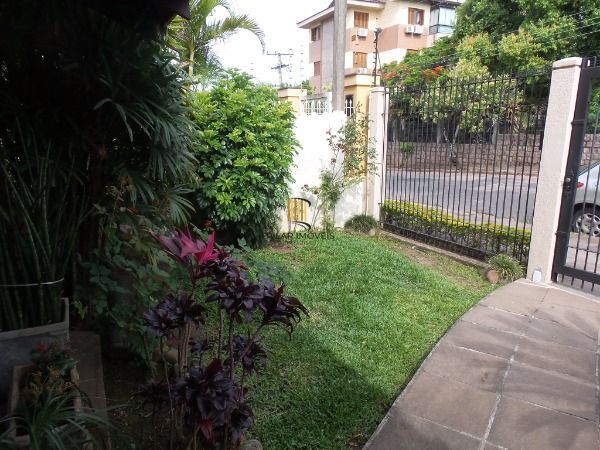 Casa para Venda - 287m², 4 dormitórios, sendo 1 suites, 4 vagas - Tristeza