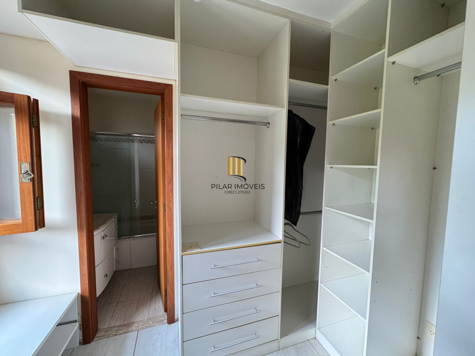 Casa em Condomínio no Jardim Isabel com 270m², 3 dormitórios, 4 vagas