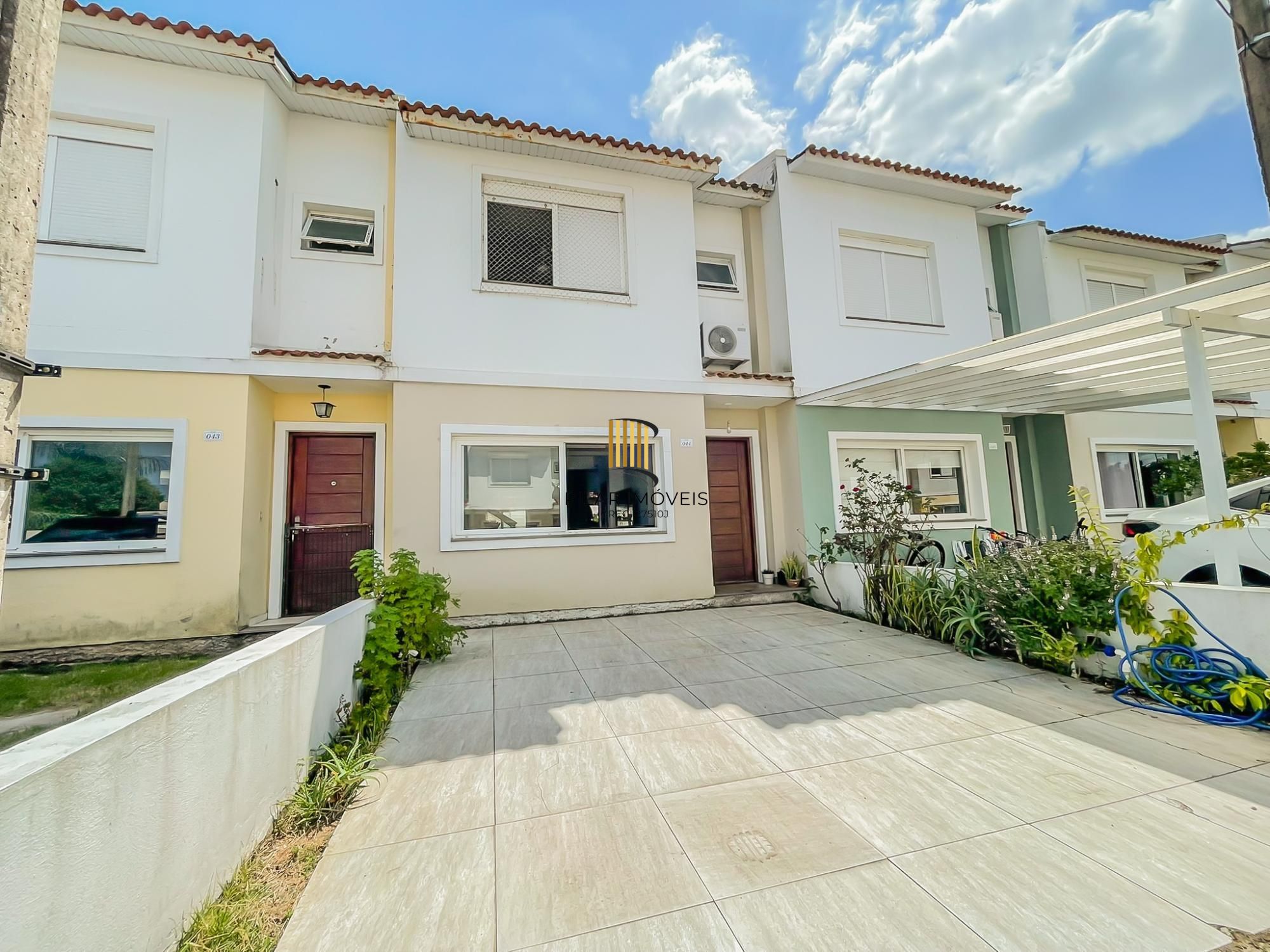 Viva com Conforto e Lazer: Sobrado Impecável com Piscina Privativa