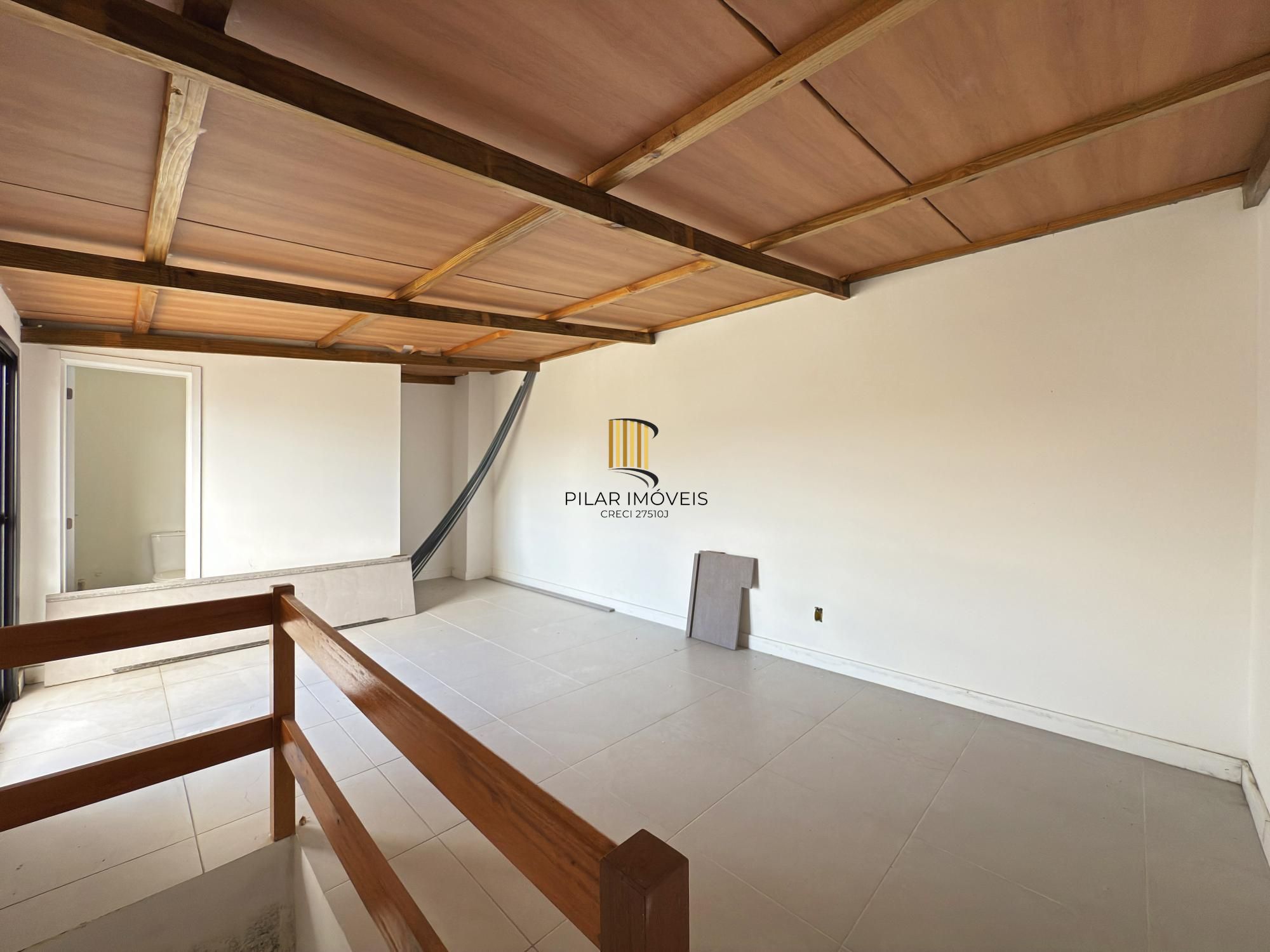 Casa em Porto Alegre, no bairro Hípica, com 4 dormitório(s), à venda.