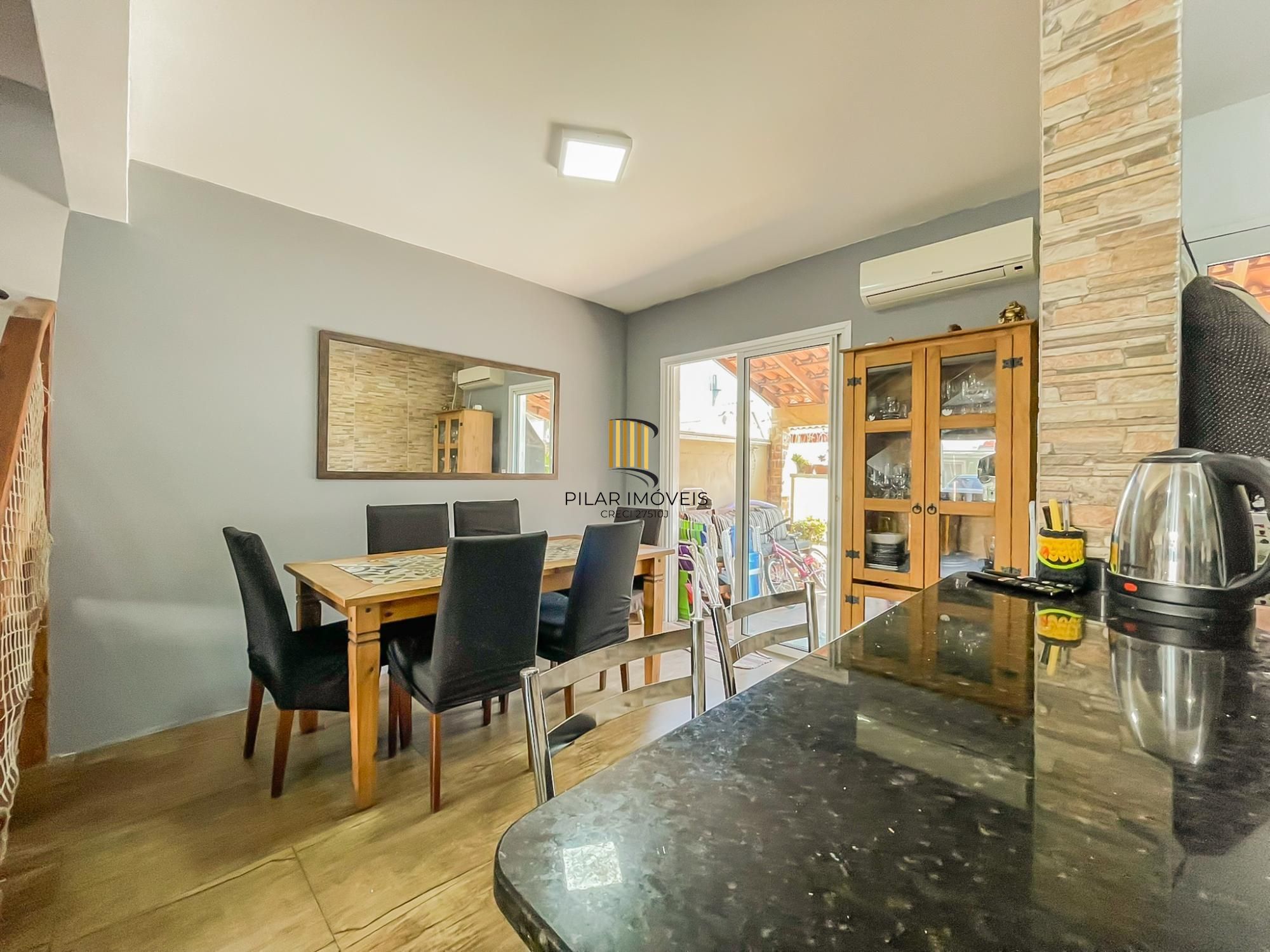 Viva com Conforto e Lazer: Sobrado Impecável com Piscina Privativa