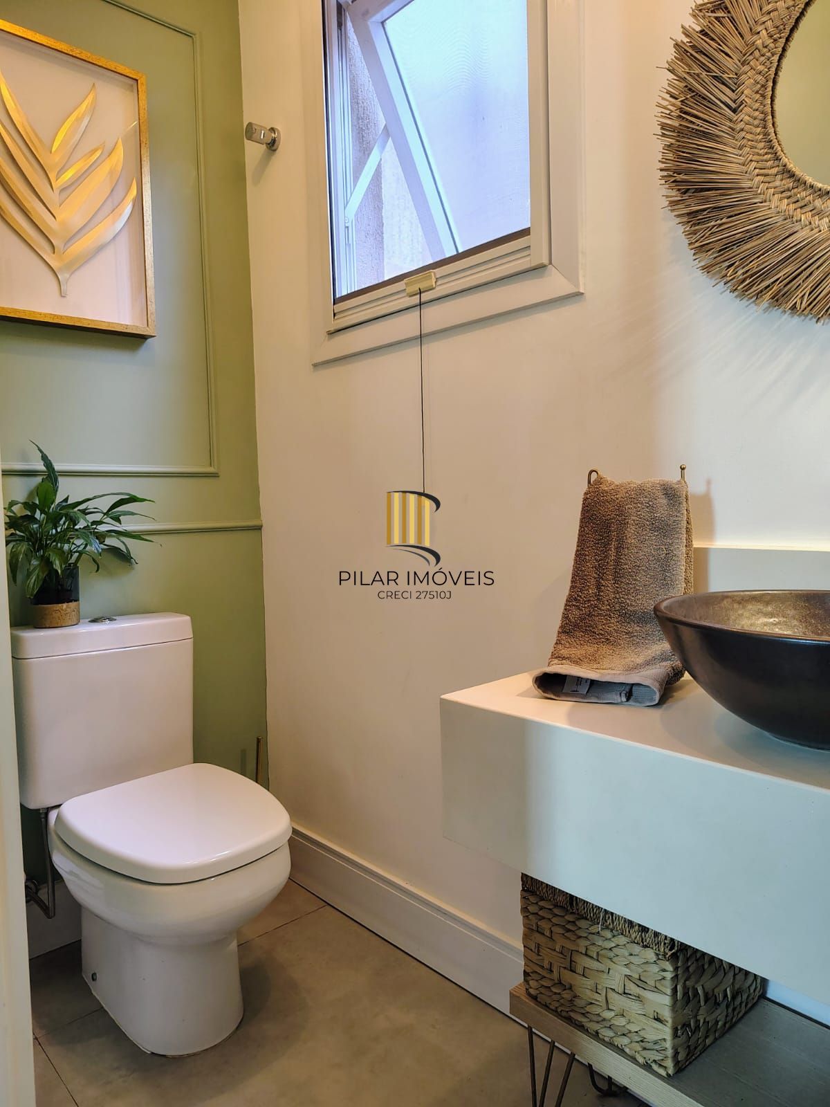 **Espetacular Casa de Condomínio com 3 suítes, Piscina com aquecimento**