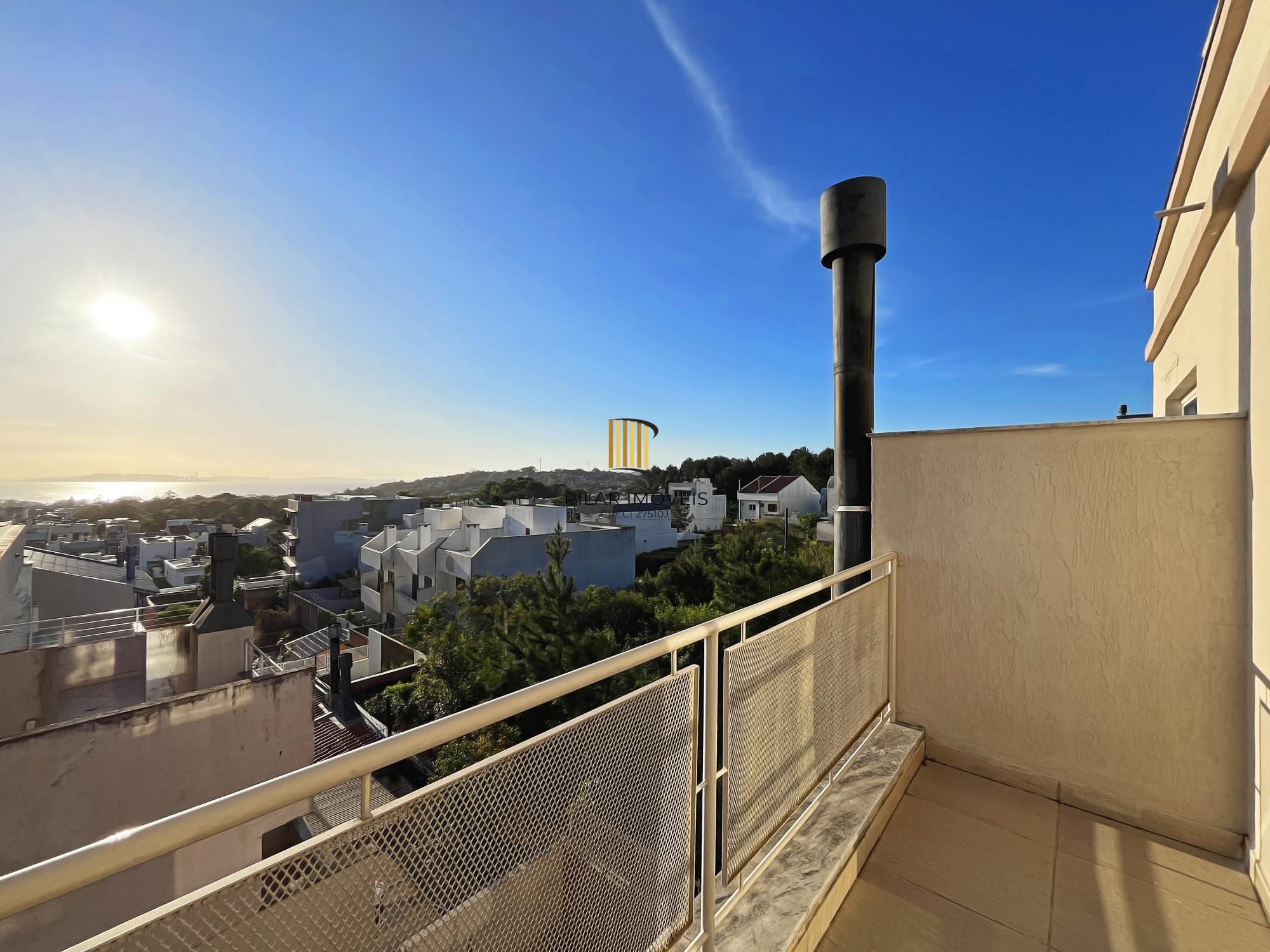 Casa 3 dormitórios no bairro Guarujá