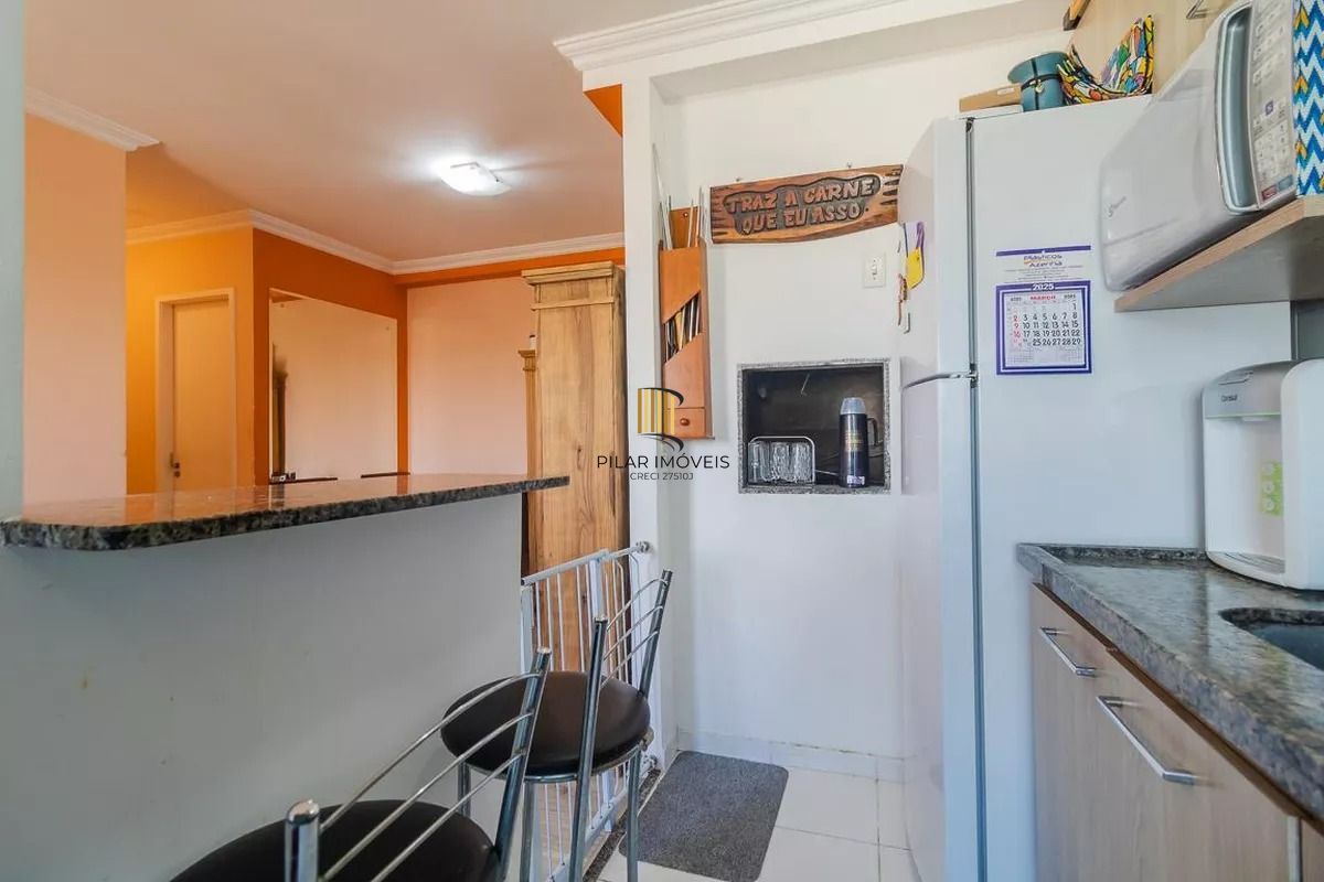 Apartamento 2 dormitórios, com suíte, churrasqueira, e vaga escriturada.