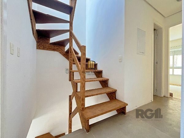 Casa Condominio em Porto Alegre, no bairro Pedra Redonda, com 3 dormitório(s), e 3 banheiros, à venda.