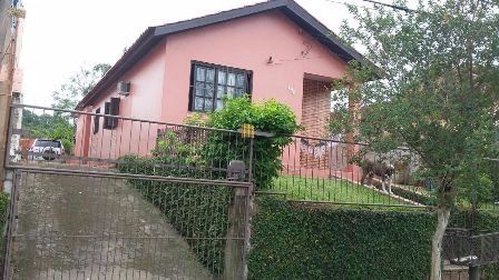 Casa em Porto Alegre, no bairro Espírito Santo, com 2 dormitório(s), e 2 banheiros, à venda.