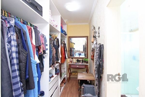 Casa Condominio em Porto Alegre, no bairro Vila Nova, com 3 dormitório(s), e 3 banheiros, à venda.