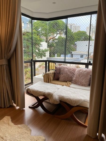 Apartamento em Porto Alegre, no bairro Petrópolis, com 3 dormitório(s), e 3 banheiros, à venda.