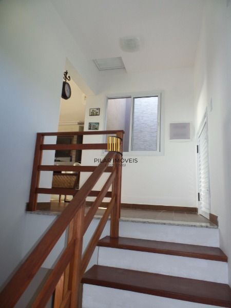 Casa para Venda - 270m², 3 dormitórios, sendo 1 suites, 2 vagas - Guarujá