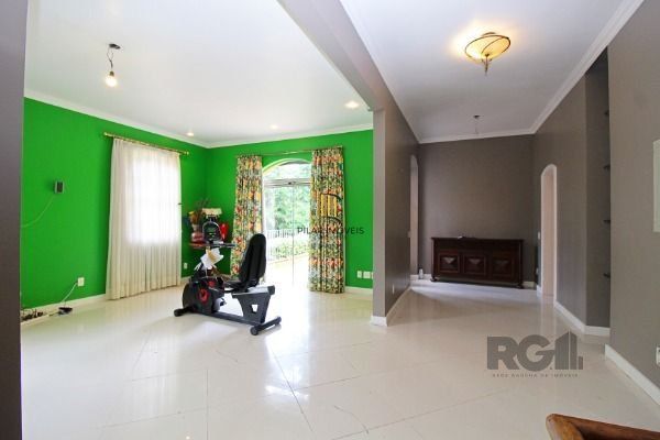 Casa em Porto Alegre, no bairro Pedra Redonda, com 7 dormitório(s), e 7 banheiros, à venda.
