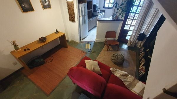 Casa em Porto Alegre, no bairro Hípica, com 2 dormitório(s), e 2 banheiros, à venda.