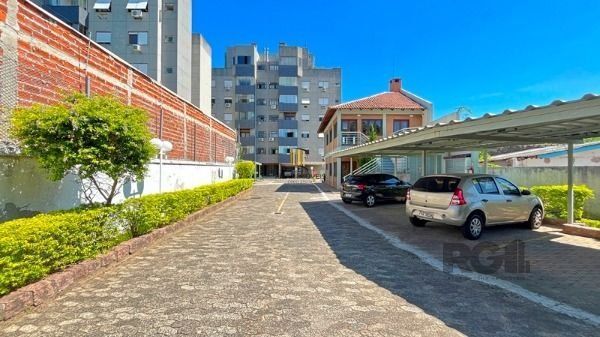 Apartamento 83m² - 3 dormitórios, 1 suíte, sacada e 1 vaga de garagem no bairro Camaquã