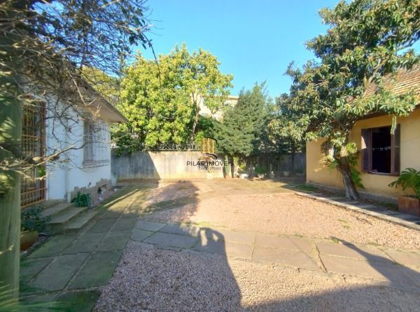 Casa em Porto Alegre, no bairro Vila Nova, com 3 dormitório(s), e 3 banheiros, à venda.