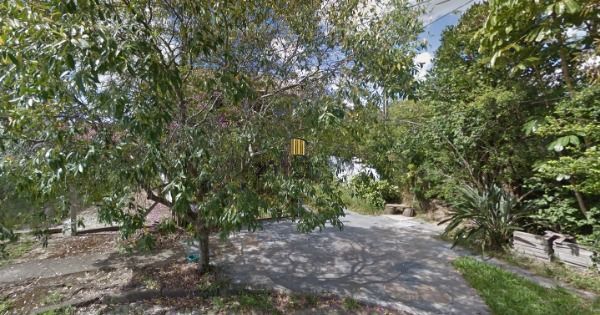 Casa em Porto Alegre, no bairro Hípica, com 2 dormitório(s), e 2 banheiros, à venda.
