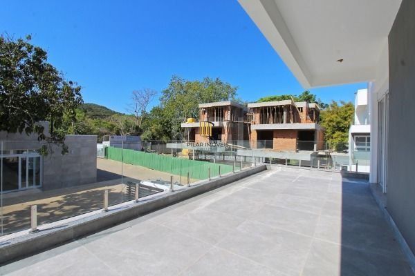 Casa Condominio para Venda - 364m², 3 dormitórios, sendo 3 suites, 2 vagas - Pedra Redonda