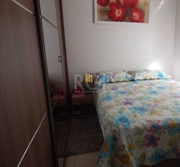 Apartamento em Porto Alegre, no bairro Cristal, com 2 dormitório(s), e 2 banheiros, à venda.