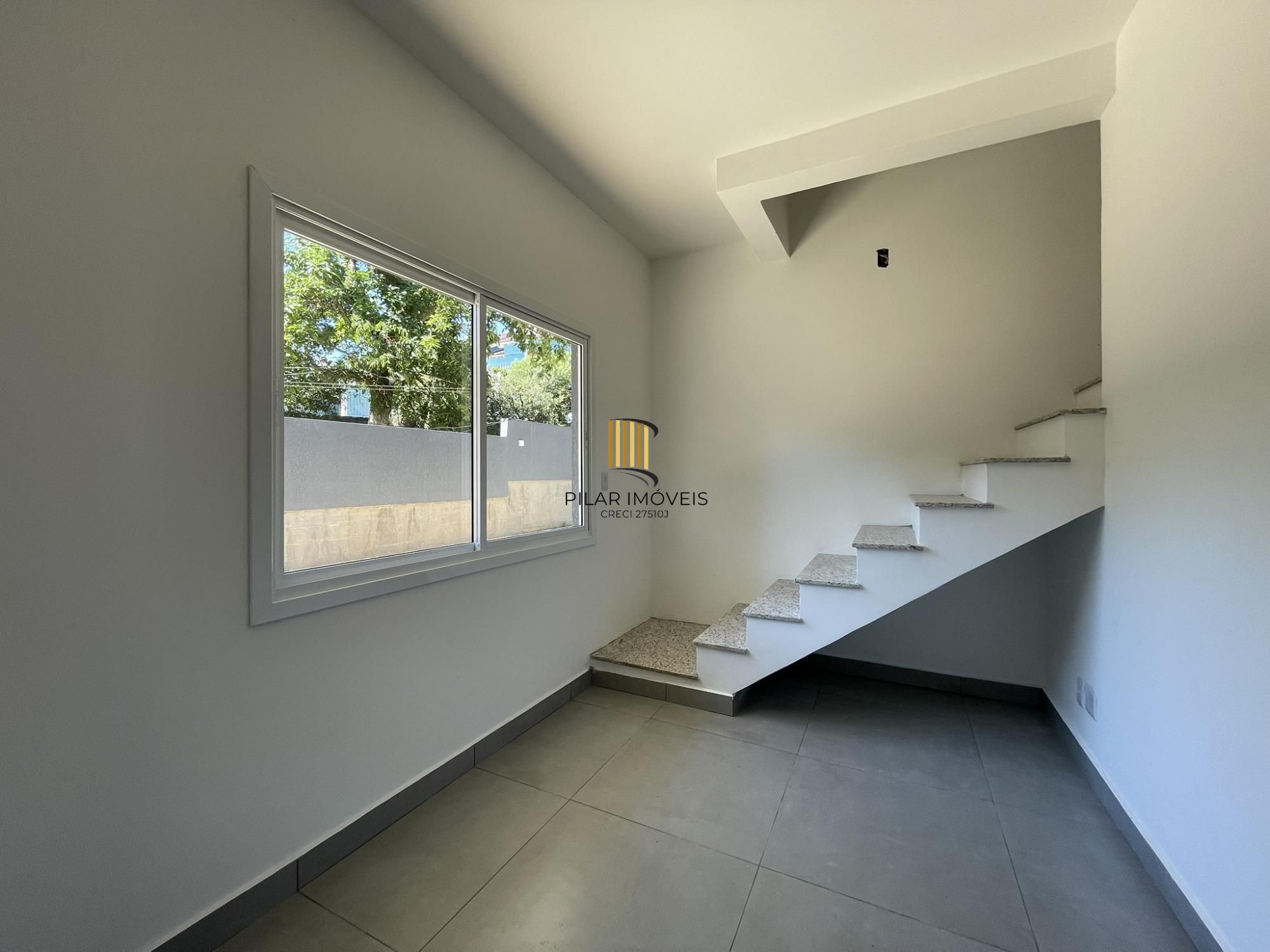 Casa Condominio em Porto Alegre, no bairro Nonoai, com 2 dormitório(s), e 2 banheiros, à venda.