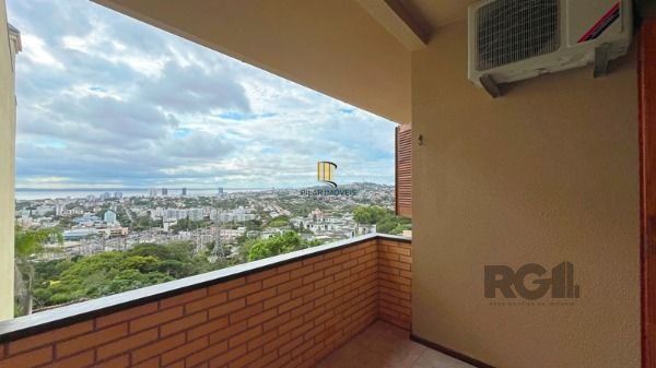 Casa 3 dormitórios no bairro Nonoai