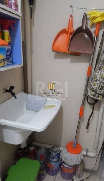 Apartamento em Porto Alegre, no bairro Cristal, com 2 dormitório(s), e 2 banheiros, à venda.