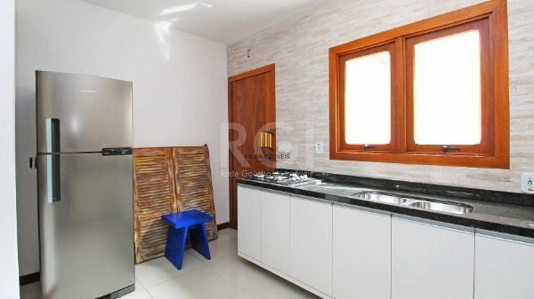 Casa em Porto Alegre, no bairro Hípica, com 3 dormitório(s), e 3 banheiros, à venda.