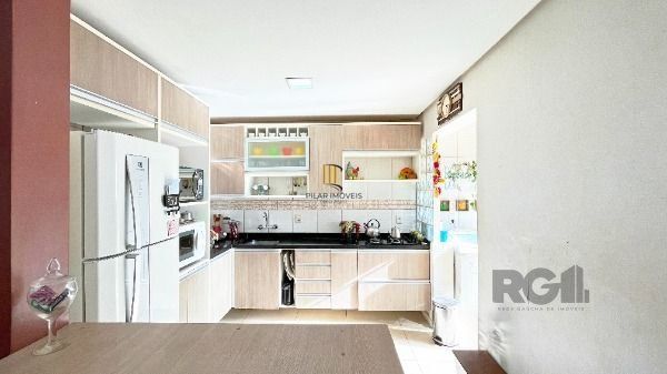 Casa Condominio em Porto Alegre, no bairro Vila Nova, com 3 dormitório(s), e 3 banheiros, à venda.