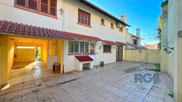 Casa para Venda - 320m², 3 dormitórios, sendo 1 suites, 3 vagas - Altos Do Ipê