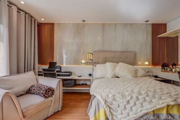 Casa em Porto Alegre, no bairro Tristeza, com 2 dormitório(s), e 2 banheiros, à venda.