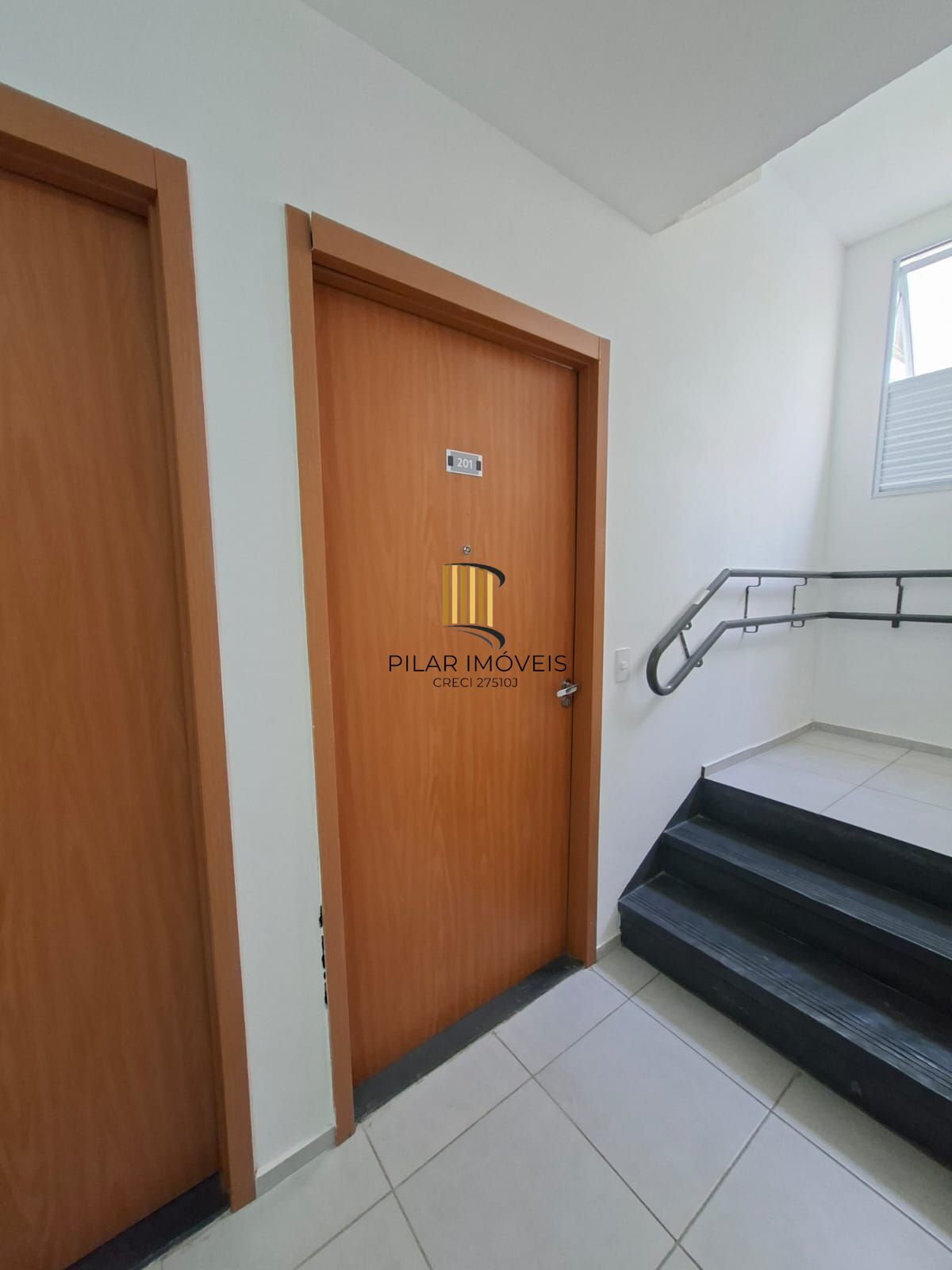 Apartamento de 02 dormitorios com vaga de garagem no bairro Cavalhada- VENDA!!