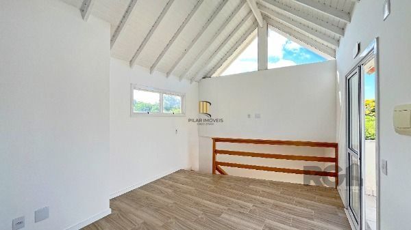 Casa Condominio em Porto Alegre, no bairro Ipanema, com 3 dormitório(s), e 3 banheiros, à venda.