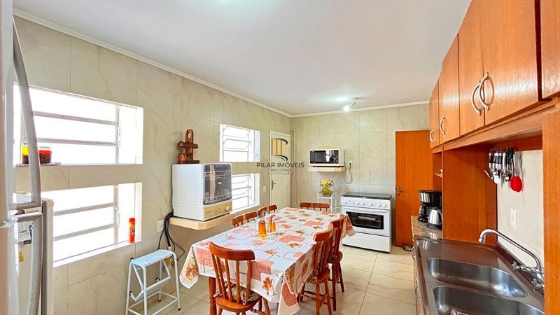 Casa 3 dormitórios no bairro Ipanema