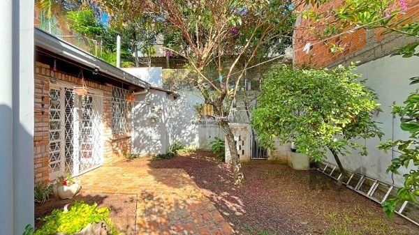 Casa Condominio em Porto Alegre, no bairro Santa Tereza, com 3 dormitório(s), e 3 banheiros, à venda.