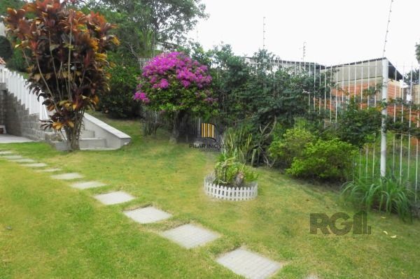 Casa em Porto Alegre, no bairro Espirito Santo, com 3 dormitório(s), e 3 banheiros, à venda.