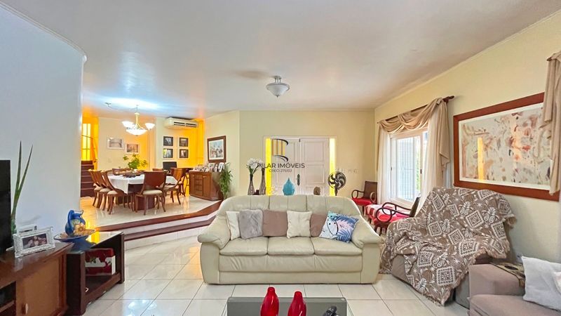 Casa de esquina com 285m², 3 dormitórios, sendo 1 suites, 4 vagas - amplo pátio com piscina,  Residencial Bahamas