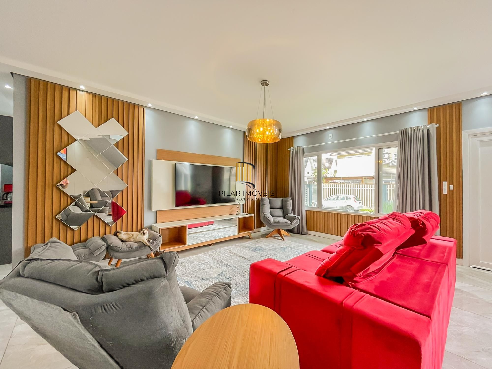 Casa 3 dormitórios no bairro Hípica