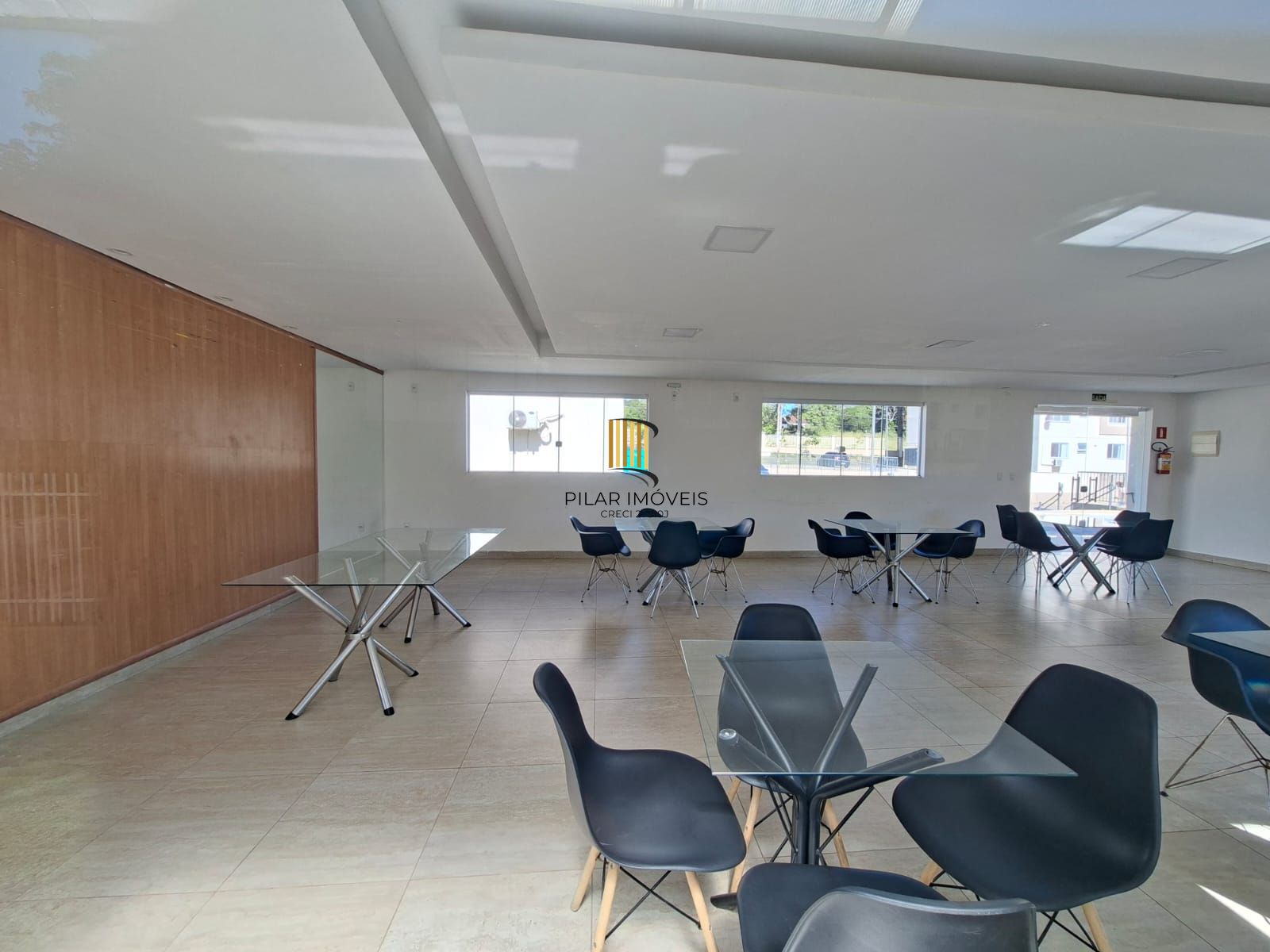 Apartamento de 02 dormitorios com vaga de garagem no bairro Cavalhada- VENDA!!