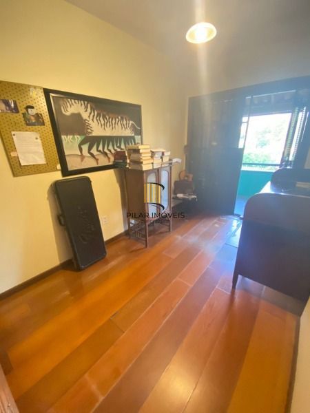 Casa para Venda - 301m², 4 dormitórios, sendo 1 suites, 2 vagas - Bom Jesus