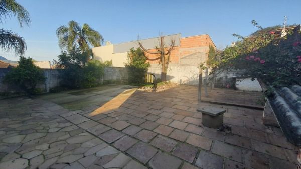 Casa em Santa Maria, no bairro São José, com 4 dormitório(s), e 4 banheiros, à venda.