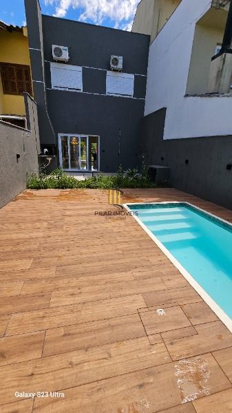 Casa em Porto Alegre, no bairro Hipica, com 3 dormitório(s), e 3 banheiros, à venda.