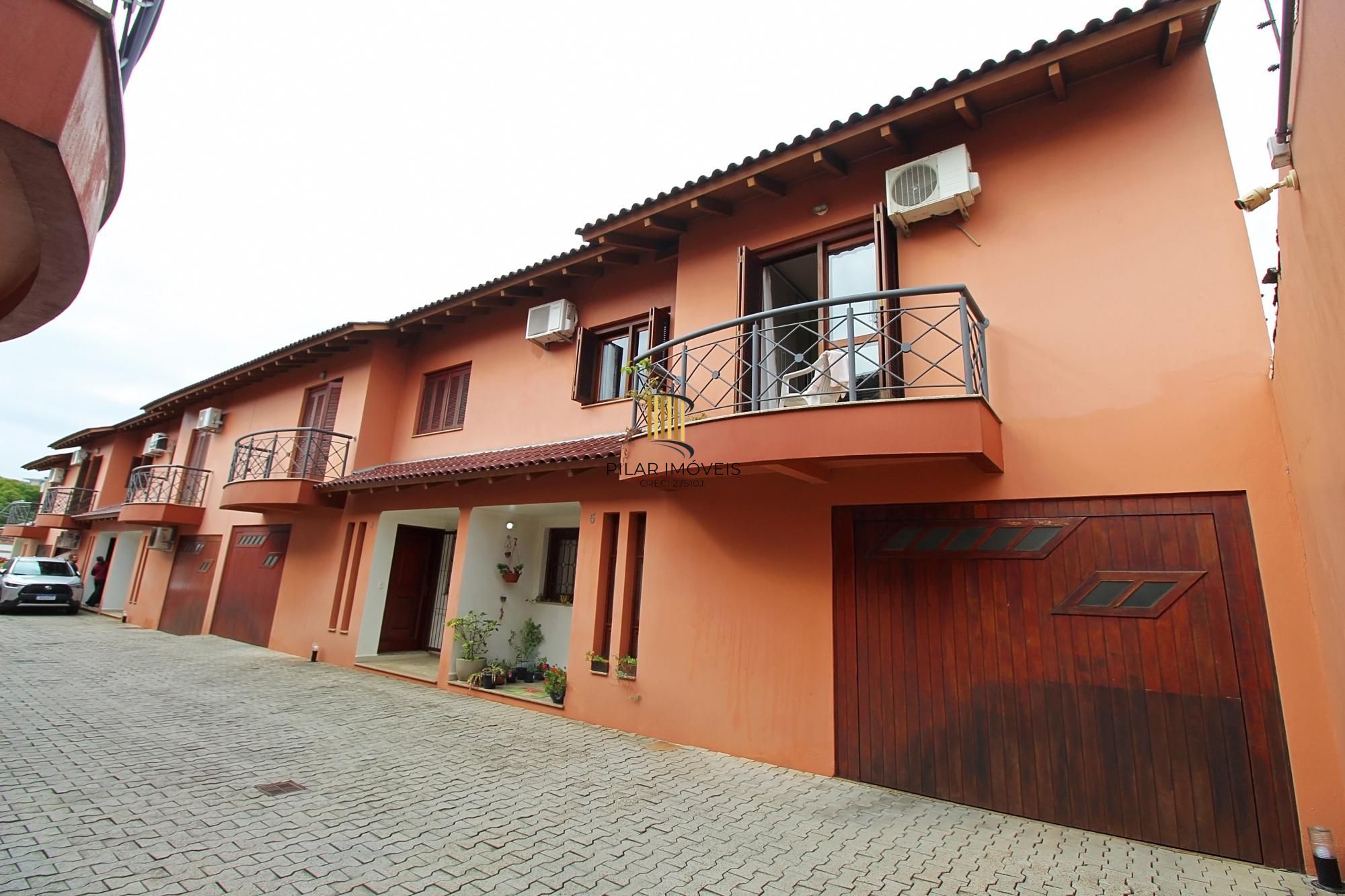 Casa em condomínio com 3 dormitórios, sendo 1 suíte com closet e sacada