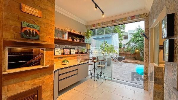 Casa 3 dormitórios no bairro Hípica