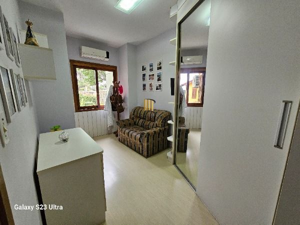 Casa Condominio em Porto Alegre, no bairro Ipanema, com 3 dormitório(s), e 3 banheiros, à venda.