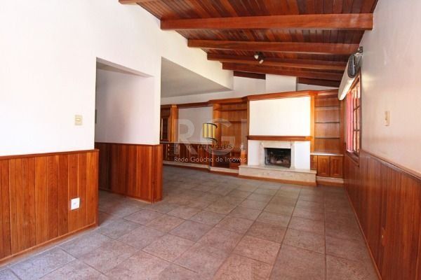 Casa em Porto Alegre, no bairro Ipanema, com 3 dormitório(s), e 3 banheiros, à venda.