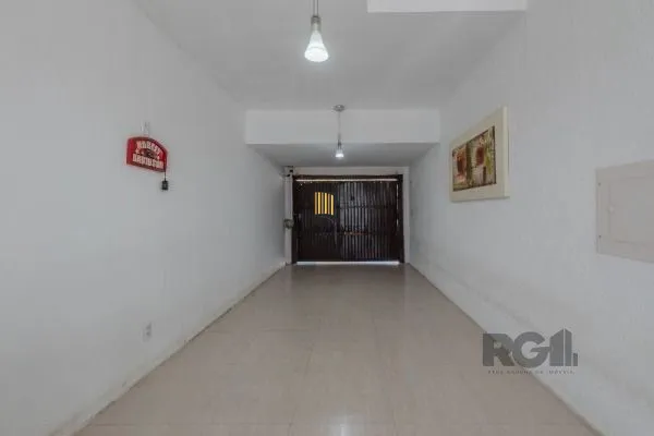 Casa em Porto Alegre, no bairro Aberta dos Morros, com 4 dormitório(s), e 4 banheiros, à venda.
