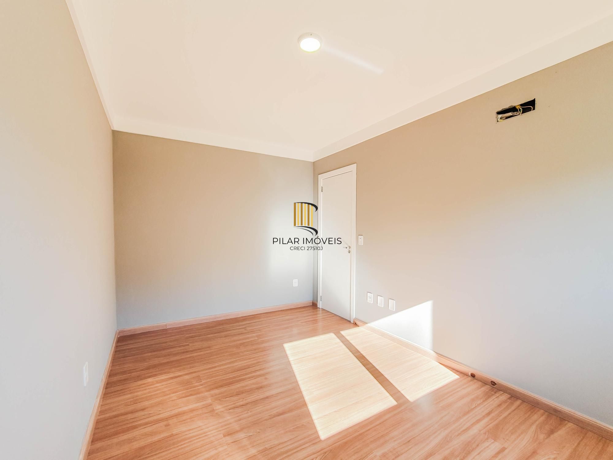 Casa 3 dormitórios no bairro Hípica