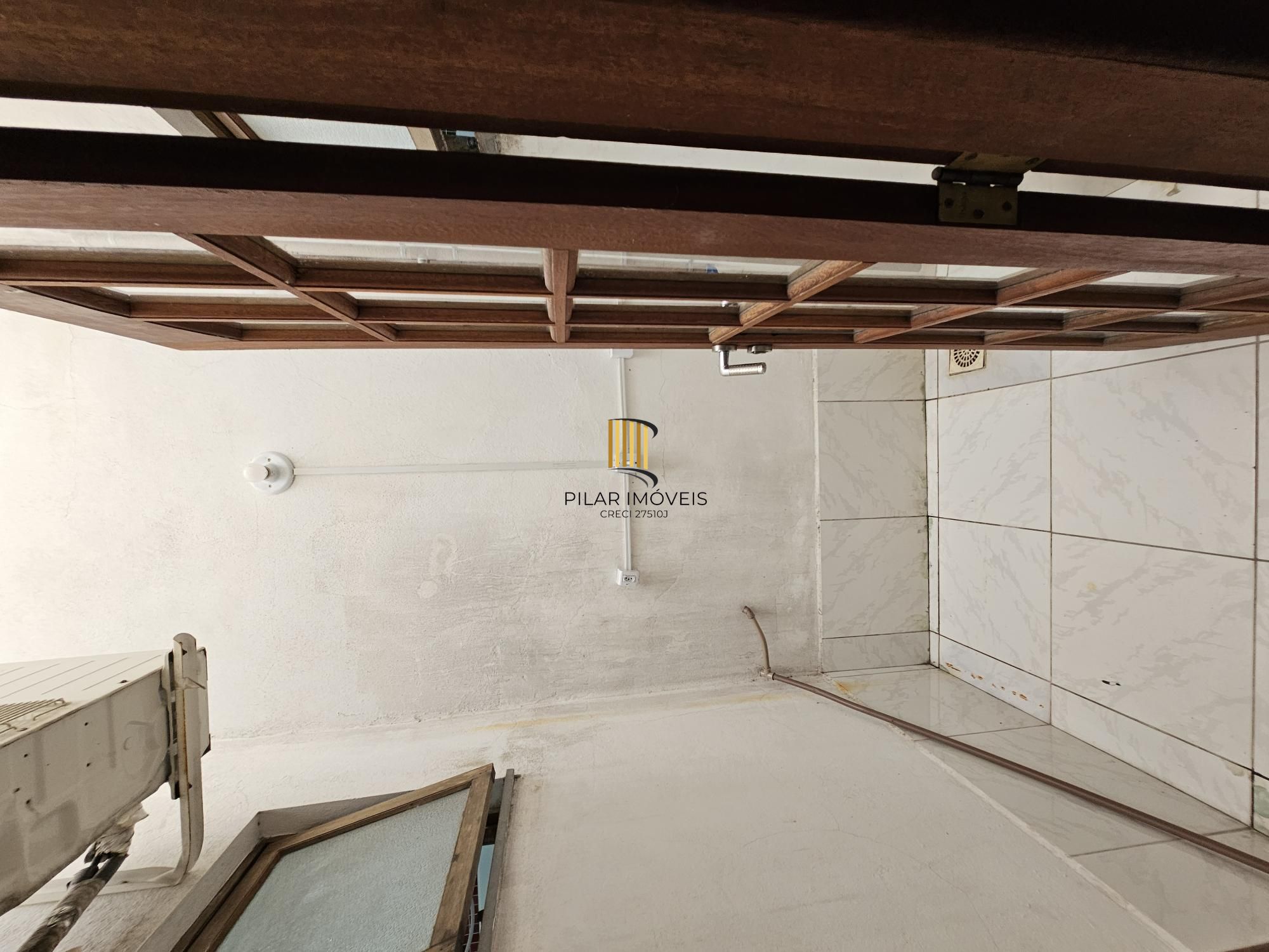 Casa 2 dormitórios no bairro Hípica