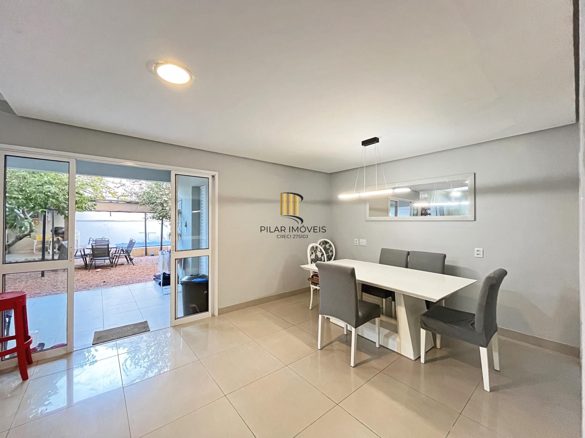 Casa para Venda - 270m², 3 dormitórios, sendo 1 suites, 2 vagas - Guarujá